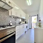 公寓 Sea View With Pool By Homing *