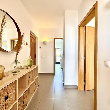 Apartman Sea View With Pool By Homing